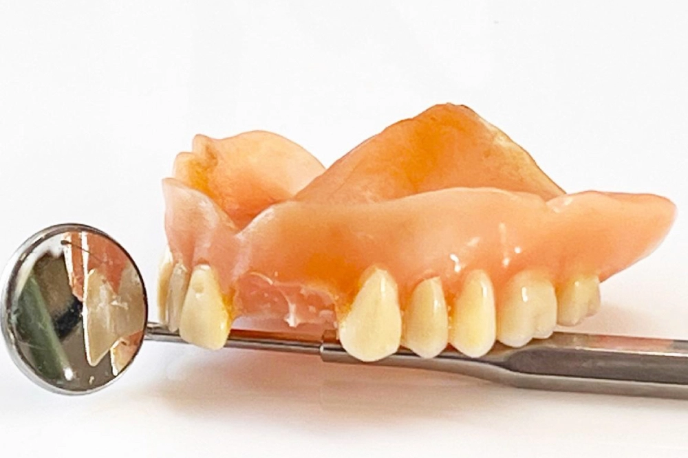 prothesenzahn abgebrochen wien reparatur teilprothese schnell im labor